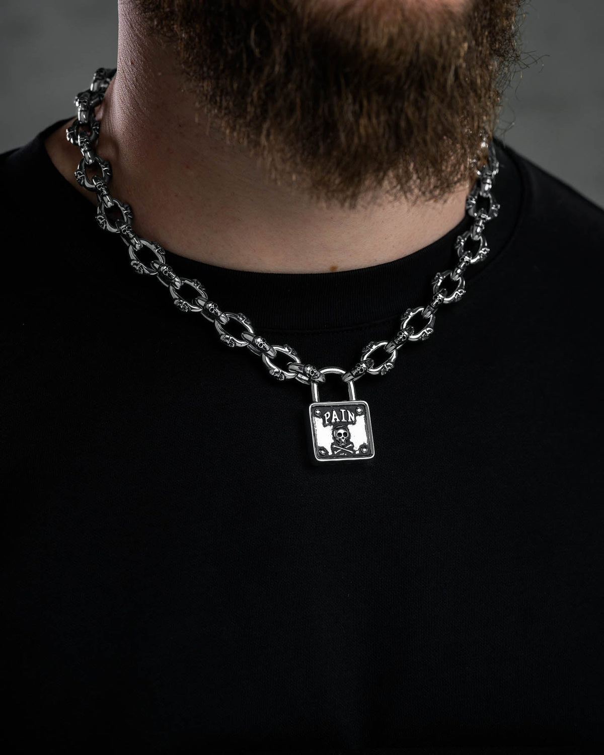 "Boneyards" Skull Padlock Chain