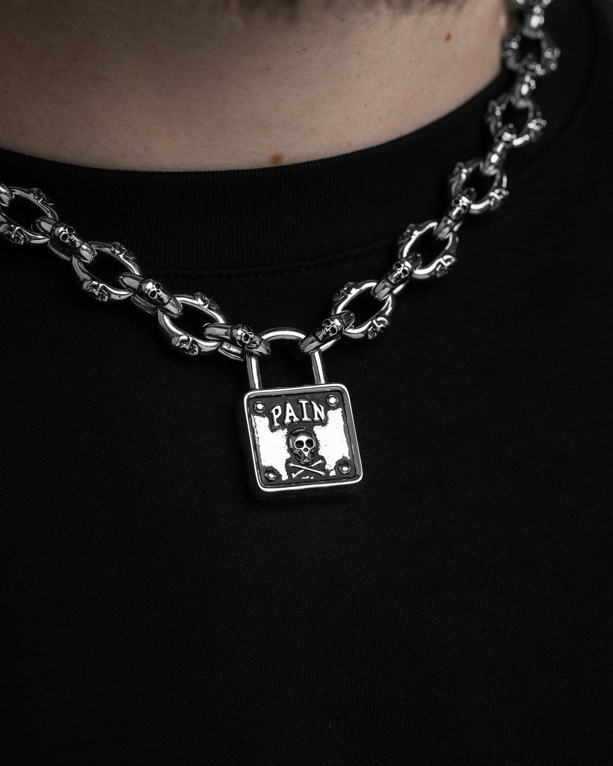 "Boneyards" Skull Padlock Chain